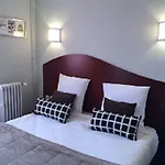 Les Commercants Hotel