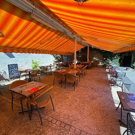 Les Commercants Hotel