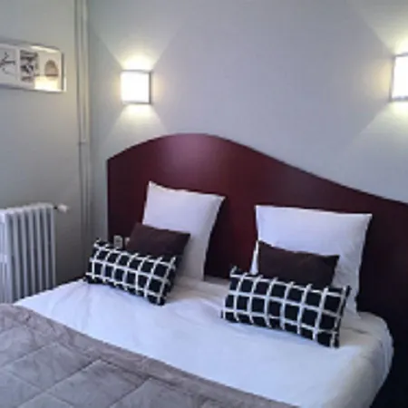 Les Commercants Hotel