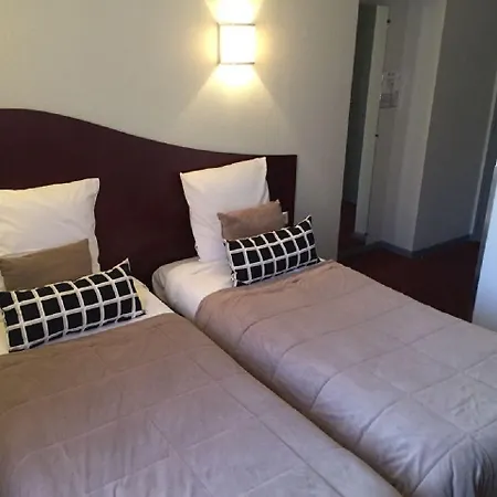 Les Commercants Hotel