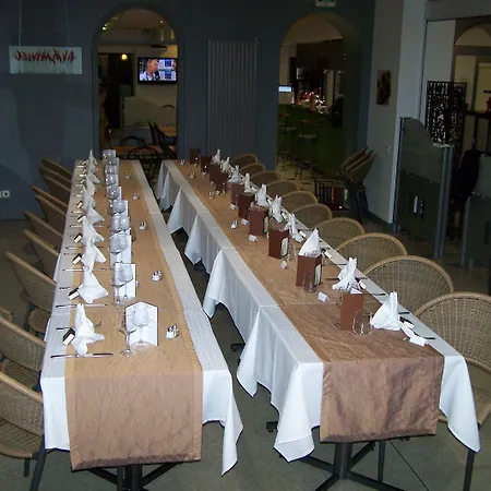 Les Commercants Hotel