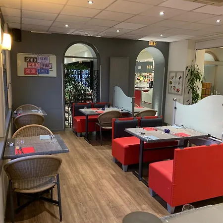 Les Commercants מלון