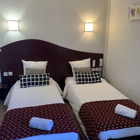 Les Commercants Hotel