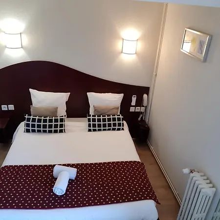 Les Commercants 2* קלרמונט-פרנד