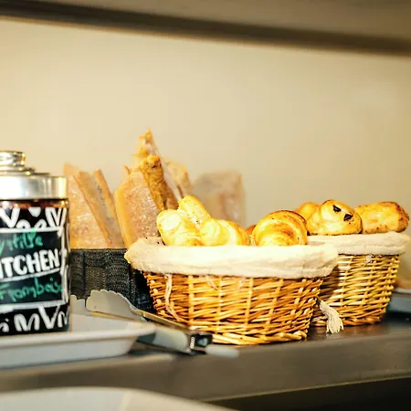 Les Commercants Hotel