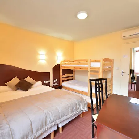 Les Commercants Hotel