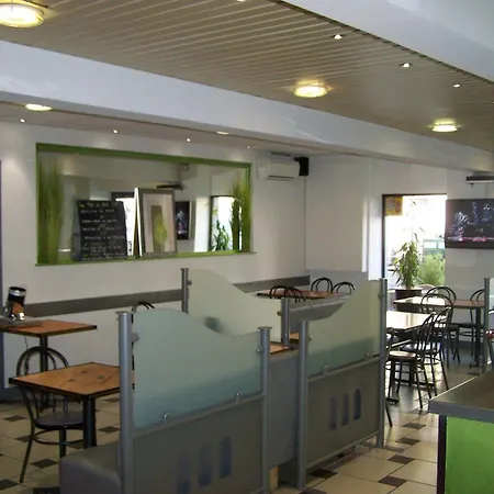 Les Commercants Hotel
