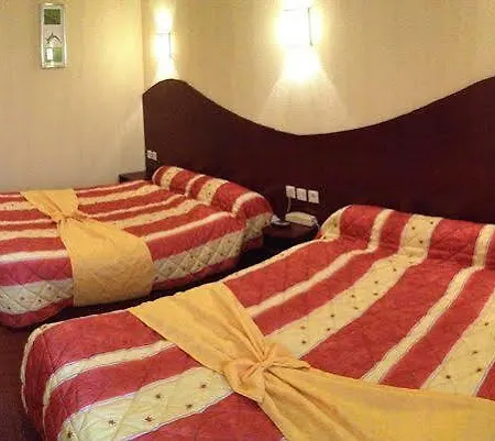 Les Commercants Hotel 2*