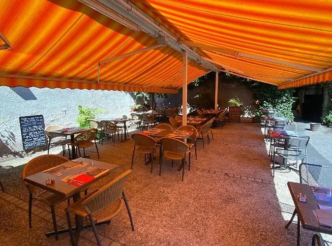 Les Commercants فندق