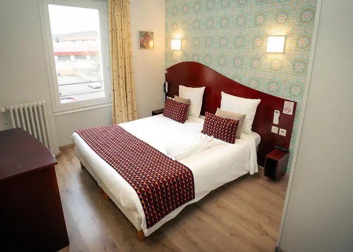 Les Commercants فندق