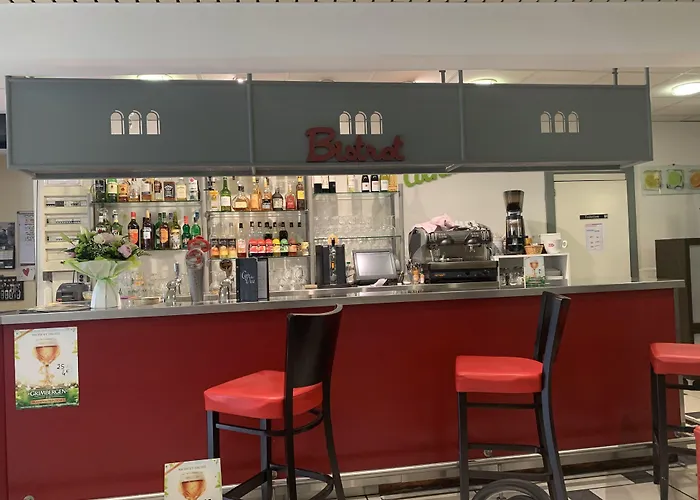 雷康梅尔坎酒店 2* 克莱蒙费朗